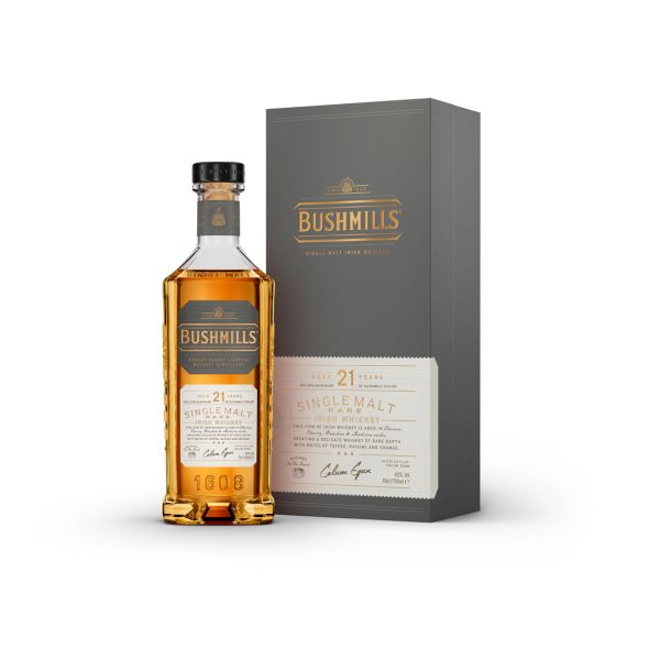 Der Bushmills 21 Jahre im geöffneten Geschenkset